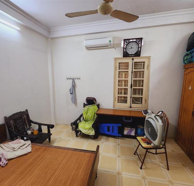 Bán nhà Lô góc cách phố Hoàng Văn Thái 30m DT:69m X 4 tầng MT:4,6m