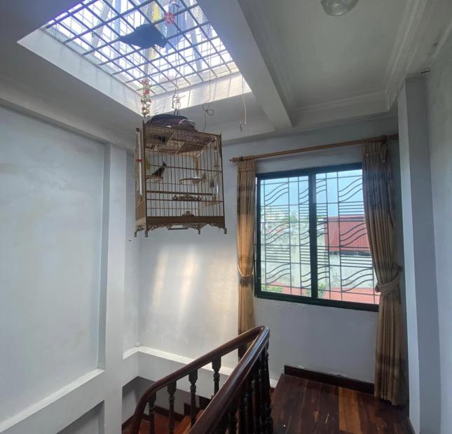 Bán nhà Hoàng Hoa Thám, 33m x 7 tầng, lô góc 2 thoáng, đường ô tô đỗ. Giá 4,7 tỷ