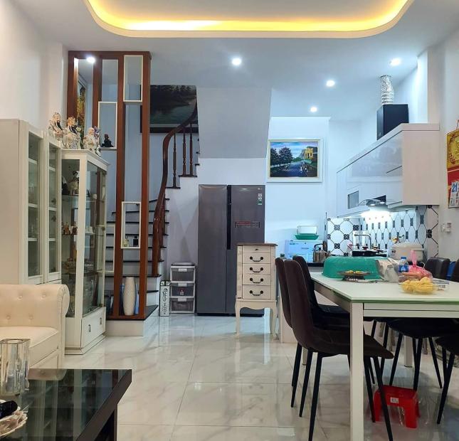 Chủ cần bán GẤP nhà Hoàng Văn Thái 30m2, 5 tầng, NHÀ MỚI ĐẦY ĐỦ NỘI THẤT ĐẸP , chỉ 3,55 tỷ.