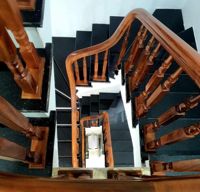Chủ cần bán GẤP nhà Hoàng Văn Thái 30m2, 5 tầng, NHÀ MỚI ĐẦY ĐỦ NỘI THẤT ĐẸP , chỉ 3,55 tỷ.