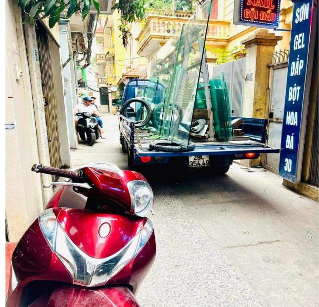 HOT !!! Chỉ 11,8 tỷ có ngay nhà Cầu Giấy, ô tô, kinh doanh, nở hậu.