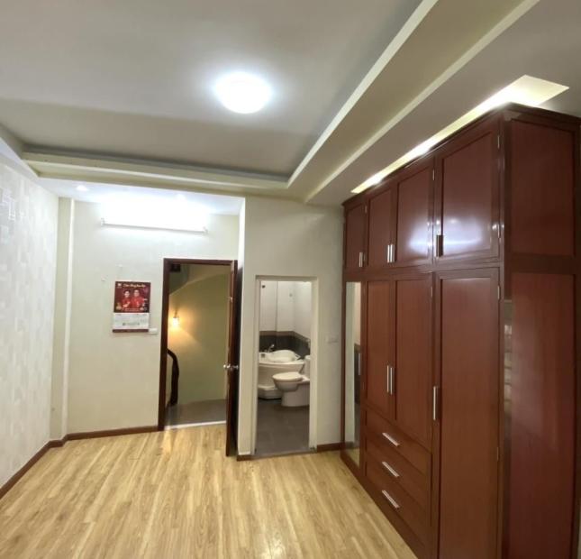 Phân Lô Hai Bà Trưng, Ô TÔ tránh đỗ trước nhà, vỉa hè DT 50m2x 4 tầng giá 10 tỷ 5.