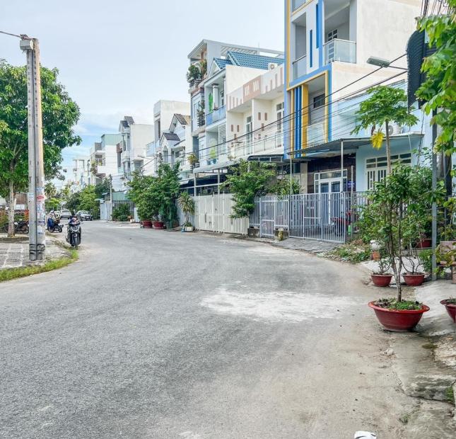 Bán nền 2 MT đường số 12 và 12A khu biệt thự CK . Giá rẽ