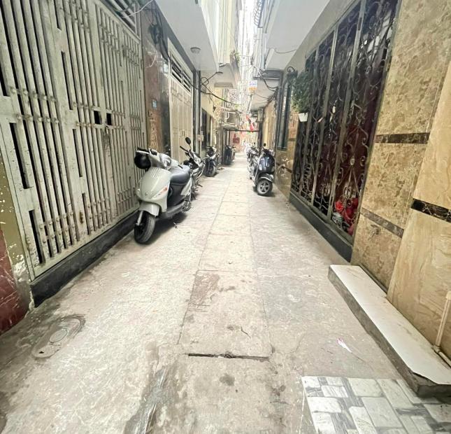 BẠCH MAI, NHÀ ĐẸP Ở NGAY, NGÕ TO, LÔ GÓC 2 THOÁNG VĨNH VIỄN - ĐỂ LẠI GẦN HẾT NỘI THẤT.