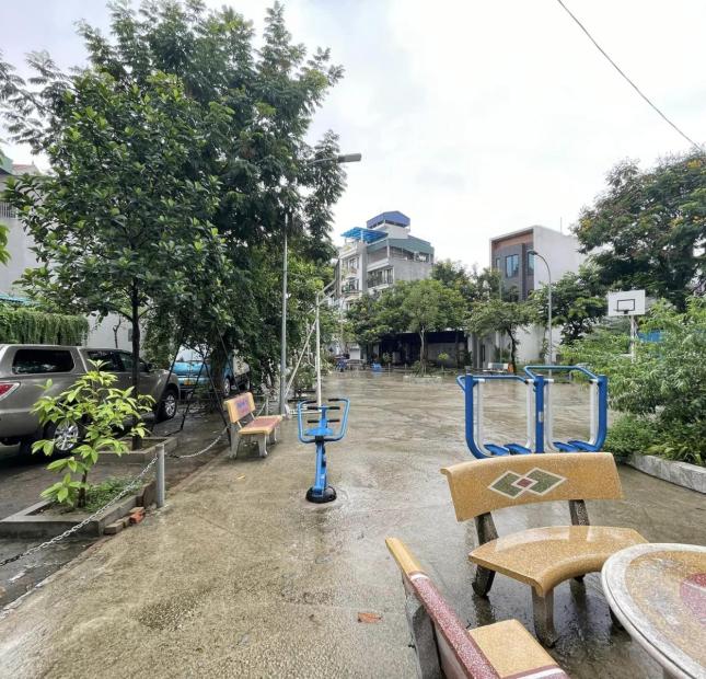 Bán đất phân lô đấu giá Giang Biên, 70m, MT 5m, ô tô, vỉa hè, 7 tỷ 5