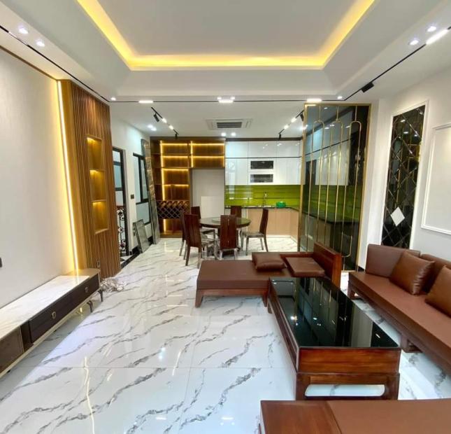 NHỈNH 2.6 TỶ CÓ NGAY NHÀ TRUNG TÂM LONG BIÊN- FULL NỘI THẤT- ĐẸP LUNG LINH