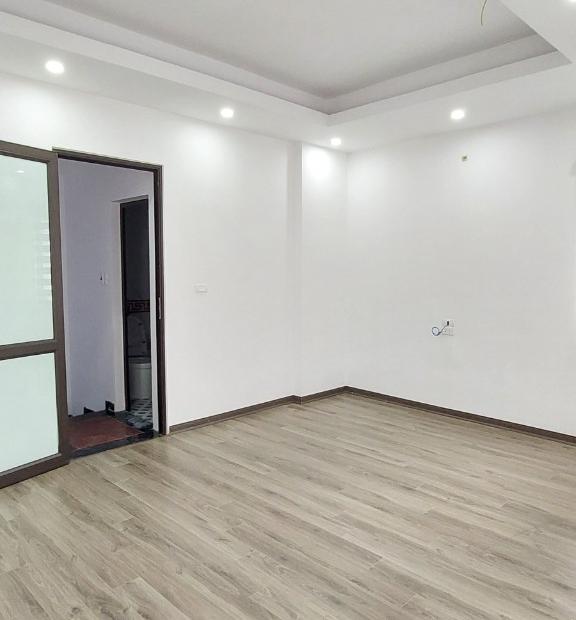 Cần bán nhà 32m2x5T tại Quang Tiến-Nam Từ Liêm, gần Vinhome Đại Mỗ, cách Mỹ Đình 2km. LH 0984672007