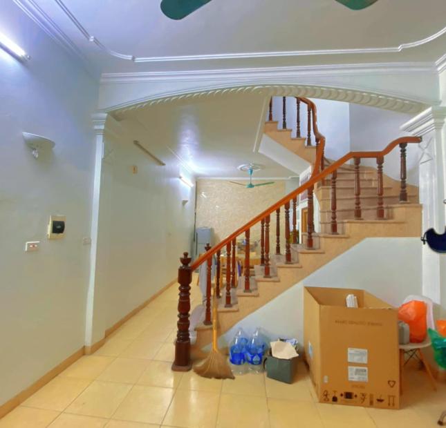 Bán nhà Khúc Thừa Dụ, Cầu Giấy; Gần mặt phố; An sinh đỉnh cao; Nhà đẹp ở ngay; 40m2 x 4 tầng 