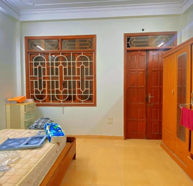 Bán nhà Khúc Thừa Dụ, Cầu Giấy; Gần mặt phố; An sinh đỉnh cao; Nhà đẹp ở ngay; 40m2 x 4 tầng 