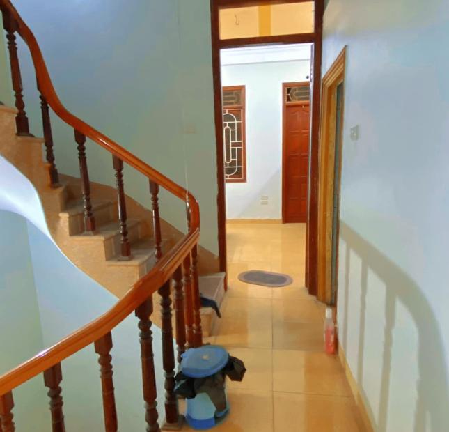 Bán nhà Khúc Thừa Dụ, Cầu Giấy; Gần mặt phố; An sinh đỉnh cao; Nhà đẹp ở ngay; 40m2 x 4 tầng 
