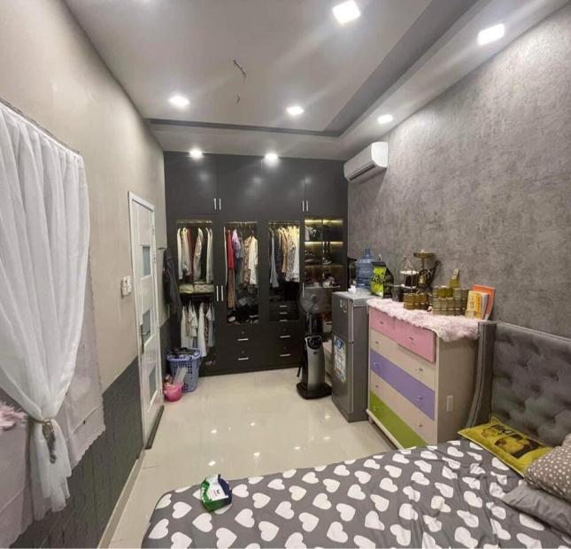 TRUNG TÂM Q7 , 3 TẦNG , HẺM THÔNG , NHÀ MỚI Ở NGAY , CHỈ NHỈNH 2 TỶ