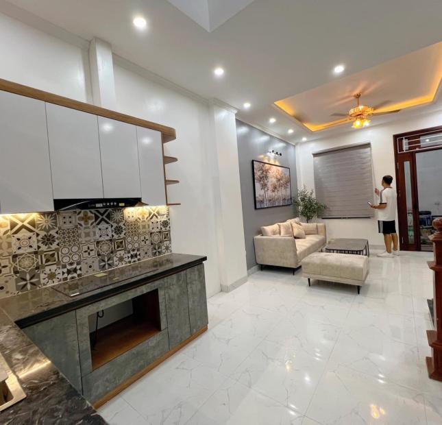 NGÕ ĐẸP THOÁNG SÁNG - VUÔNG ĐÉT NÉT CĂNG, ĐẸP MỚI LUNG LINH - SÁT PHỐ - FULL NỘI THẤT TẶNG LẠI