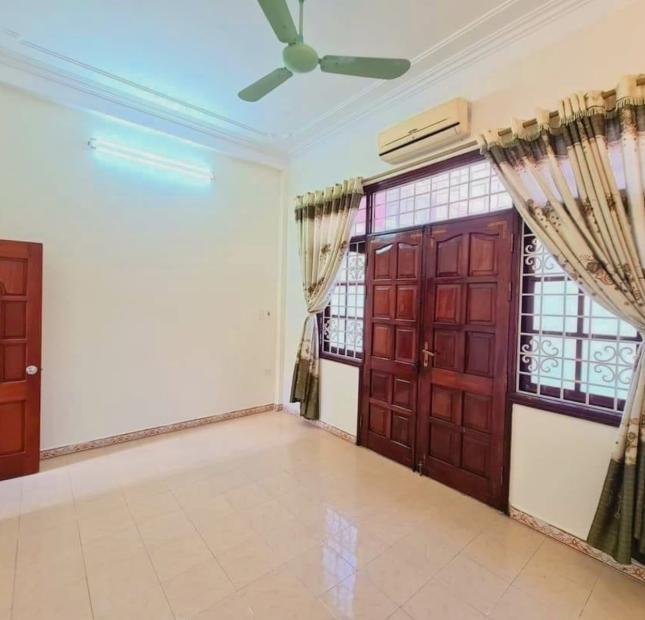 Bán nhà đường Trường Chinh, Thanh Xuân, chủ tự xây, ngõ thoáng gần phố DT42mx4T,MT5m