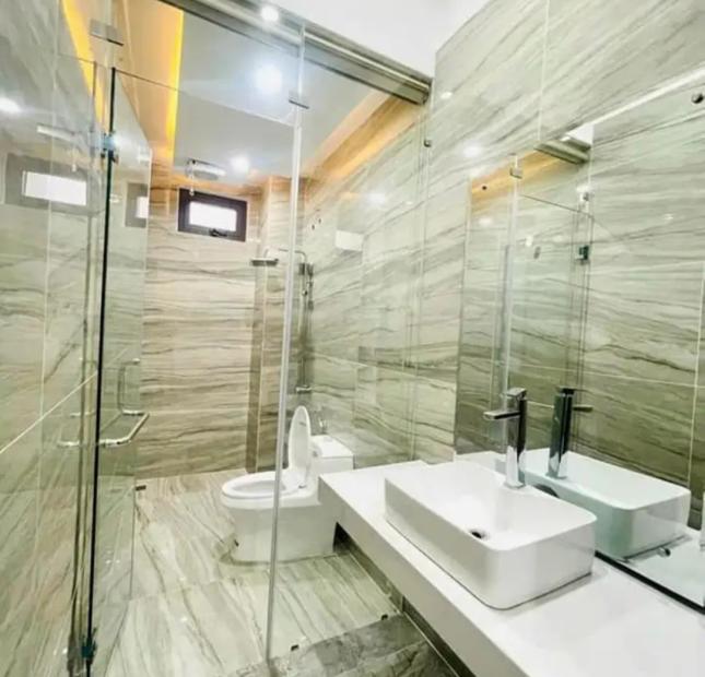 Cần bán nhà mặt tiền Hoàng Văn Thái giá 4 tỷ 800 triệu