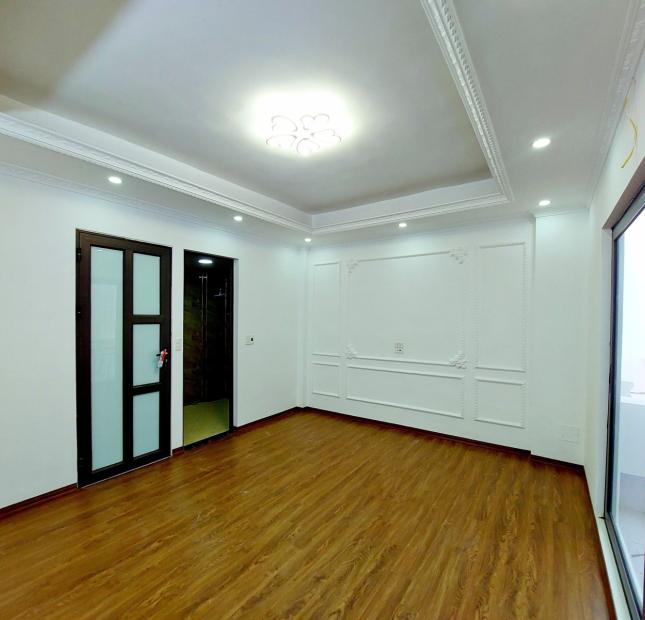 Bán nhà Ngô Gia Tự, 5 tầng, giá 3.1ty