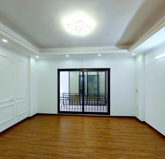 Bán nhà Ngô Gia Tự, 5 tầng, giá 3.1ty