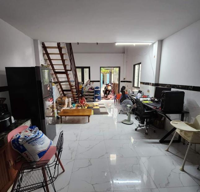 Nhà lô góc Nguyễn Xiển , 57m2 ,HXH , 3 PN 2 WC, sát bên Vinhomes