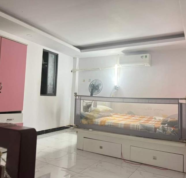 Nhà lô góc Nguyễn Xiển , 57m2 ,HXH , 3 PN 2 WC, sát bên Vinhomes