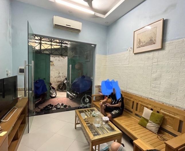 BÁN NHÀ XUÂN THỦY, CẦU GIẤY 40 M- NHỈNH 5 TỶ DÂN XÂY-CÁCH 30M RA PHỐ- NGÕ VĂN MINH,