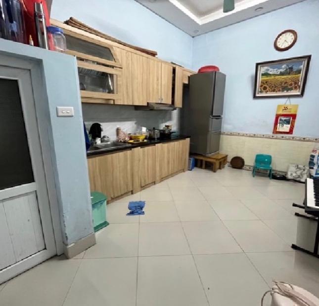 BÁN NHÀ XUÂN THỦY, CẦU GIẤY 40 M- NHỈNH 5 TỶ DÂN XÂY-CÁCH 30M RA PHỐ- NGÕ VĂN MINH,
