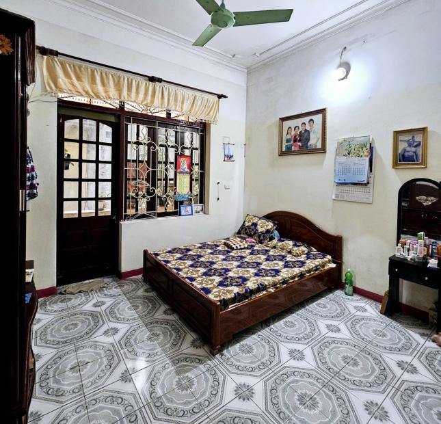 Bán nhà mặt ngõ đường Láng Đống Đa 65m 4 tầng mặt tiền 4.5m ngõ thông gần phố ở ngay nhỉnh 7 tỷ lh