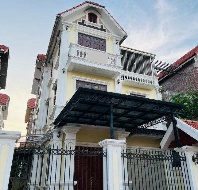 Cho thuê nhà BT hoàn thiện 3 tầng 1 tum KĐT Phú Lương- Hà Đông. 