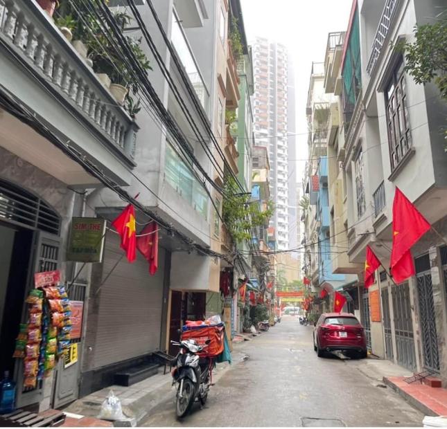 Nhà phân lô, ô tô tránh cực hiếm: Trường Chinh - Giải Phóng