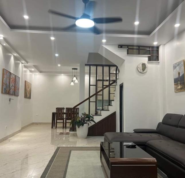  Quá hiếm, Bán nhà Minh Khai Ô TÔ tránh đỗ ngày đêm, 35m2x4 tầng, Lô Góc chỉ 6 tỷ.