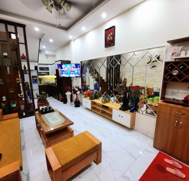 hủ cần bán GẤP nhà MINH KHAI 72m2, 2 ngủ khép kín sang trọng, Ô TÔ ĐỖ NGAY TRƯỚC CỬA