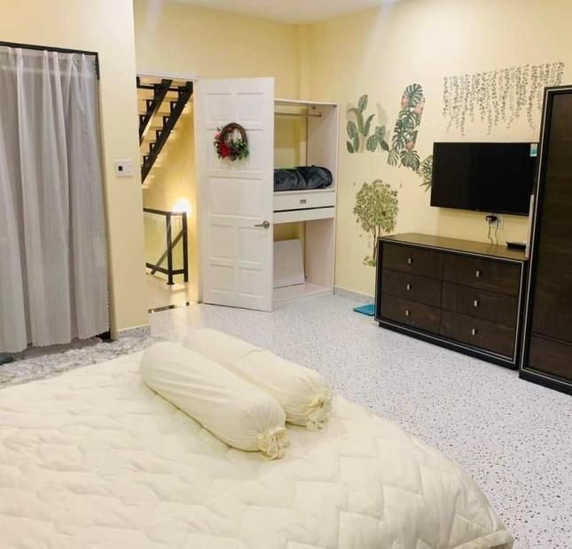 NHÀ 130M2 3 TẦNG XE HƠI ĐẬU TRONG NHÀ, 
4 Phòng Ngũ TẶNG HẾT NỘI THẤT XỊN GIÁ CỰC TỐT hơn 100