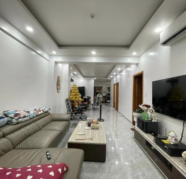 Bán căn hộ CC Linh Tây, DT sàn 141 m2, tiện ích đầy đủ, KV năng động, Giá chỉ 4,1 tỷ