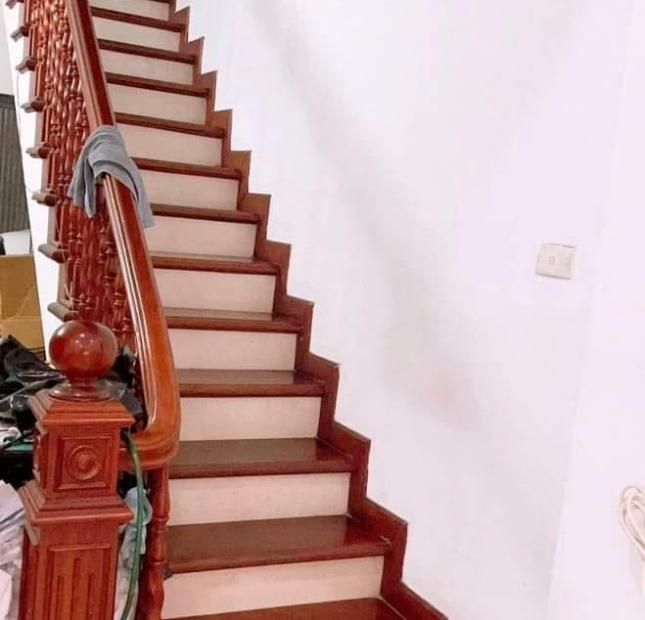 CẦN BÁN NHÀ RIÊNG PHỐ PHỐ THÁI HÀ QUẬN ĐỐNG ĐA 47M, Ô TÔ VÀO TẬN NHÀ NHỈNH 9 TỶ