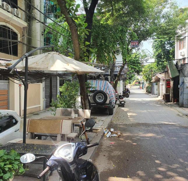Bán mảnh đất đẹp phố Ngọc Lâm thông ra Nguyễn Văn Cừ,dt 53m2, cách mặt phố 30m,giá 4.9 tỷ.