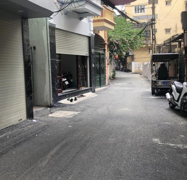 Bán Nhà Phương Mai Đống Đa 32m2, 4,5 Tầng Lô Góc Oto Vào 5.7 Tỷ