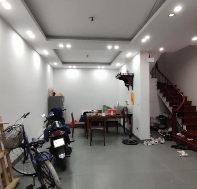 BÁN NHÀ CẦU GIẤY- 3 MẶT THOÁNG - KHU DÂN TRÍ CAO, TIỆN ÍCH VÀ AN NINH TUYỆT ĐỐI GÍA CHỈ 5,6 TỶ