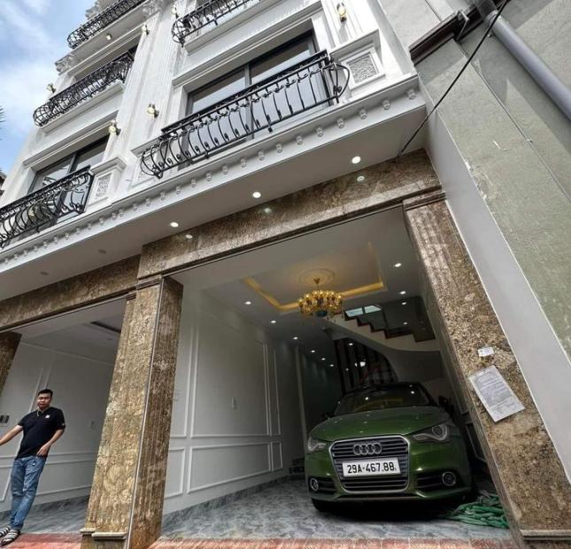 vị trí đẹp, 2 bước ra oto, sang phố cũng rất gần. cách cầu long biên, cầu chương dương chỉ 5-10p đi xe