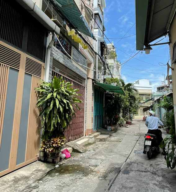 Cần bán nhà hẻm 12m - 134 Thành Thái, Q.10, DT:4.25x16.5m, 3 tầng, giá 16.2 tỷ thương lượng