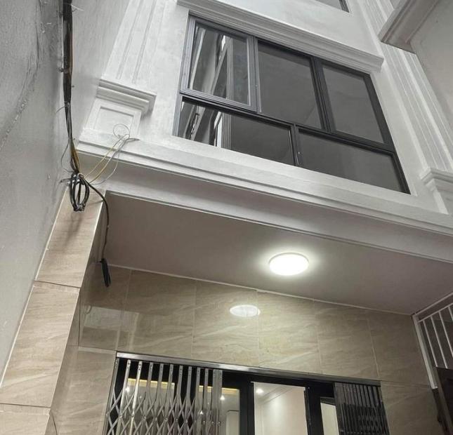 Bán nhà Hoàng Hoa Thám, 31m x 5 tầng, 20m ra mặt phố ô tô đỗ, ngõ nông. Giá 4,6 tỷ