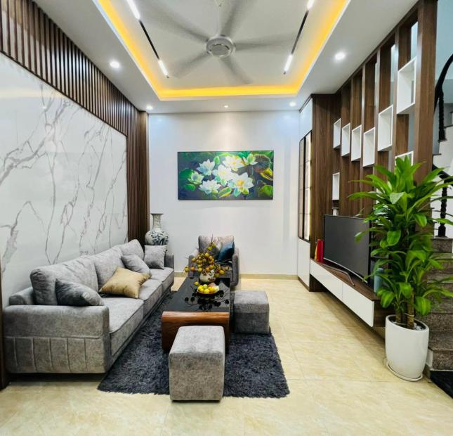 Bán nhà 514 Thuỵ Khuê 46m x 5 tầng, mt: 4m, gần Hồ Tây, gần ô tô, siêu thoáng, giá hợp lý