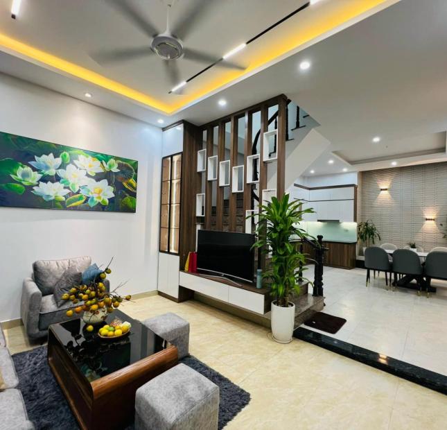 Bán nhà 514 Thuỵ Khuê 46m x 5 tầng, mt: 4m, gần Hồ Tây, gần ô tô, siêu thoáng, giá hợp lý