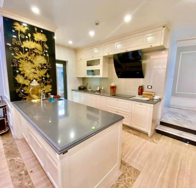 BIỆT THỰ SÂN VƯỜN KHU ĐTM DỊCH VỌNG - VỊ TRÍ SIÊU VIP - TẶNG FULL NỘI THẤT NHẬP KHẨU CAO CẤP.