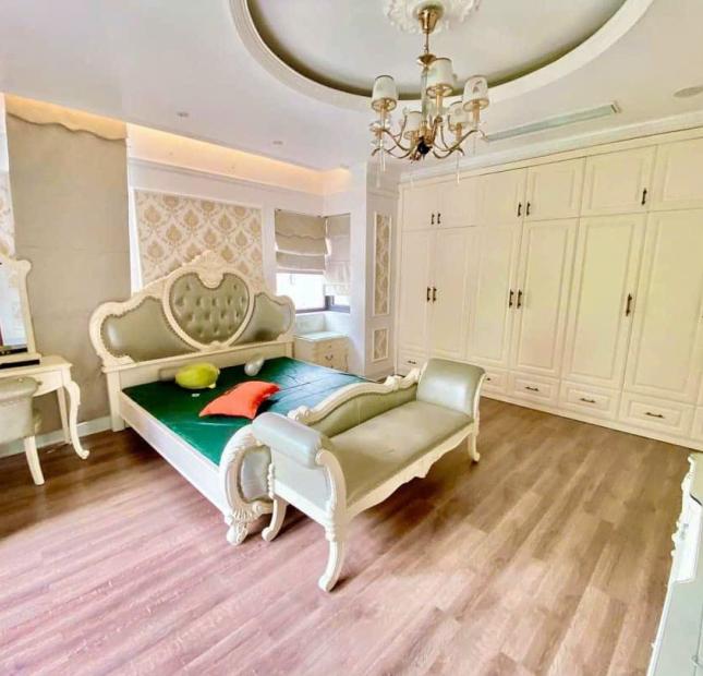 BIỆT THỰ SÂN VƯỜN KHU ĐTM DỊCH VỌNG - VỊ TRÍ SIÊU VIP - TẶNG FULL NỘI THẤT NHẬP KHẨU CAO CẤP.
