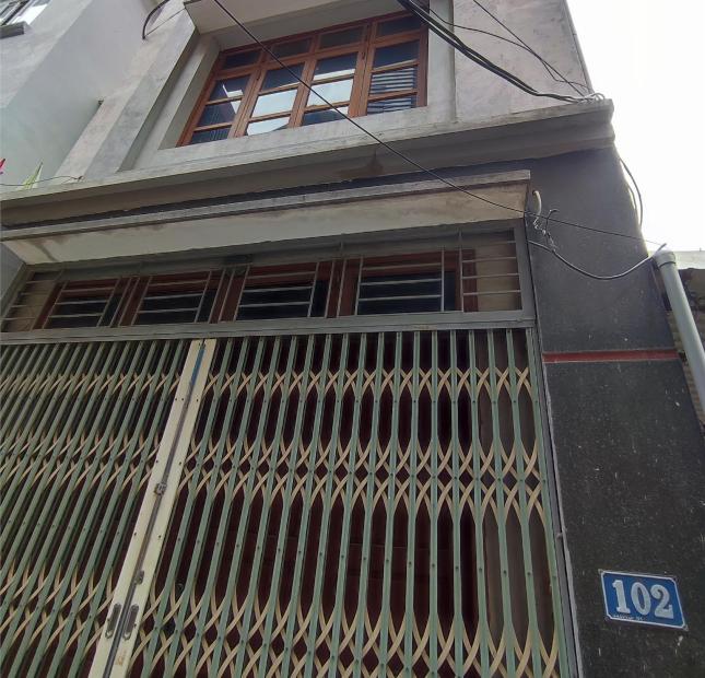 Bán nhà XUÂN THỦY-Bán nhà 32,6m, 3P. Ngủ, ngõ to, nông. Giá : 3,3 tỷ