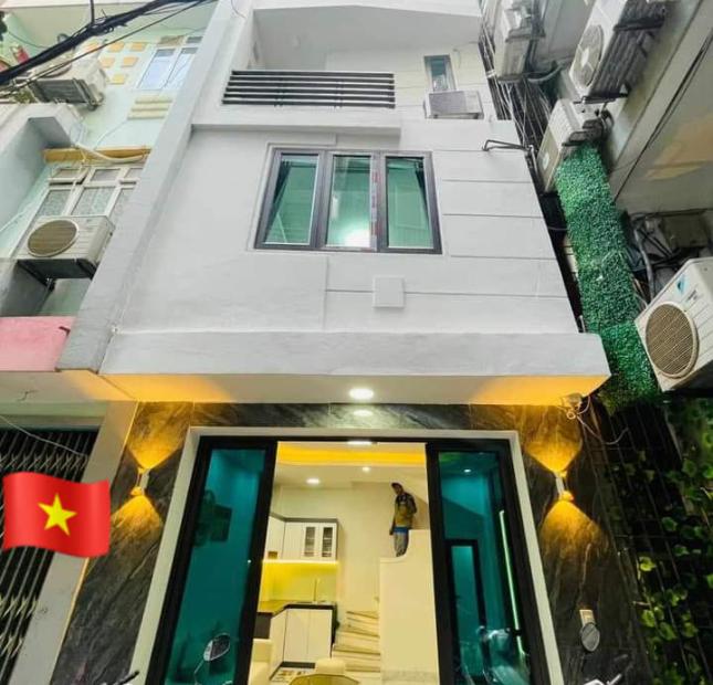 GIA ĐÌNH BÁN NHÀ 5 TẦNG PHỐ YÊN HÒA QUẬN CẦU GIẤY GIÁ:3.35 TỶ 3 P NGỦ MT: 4M + FULL NỘI THẤT SANG
