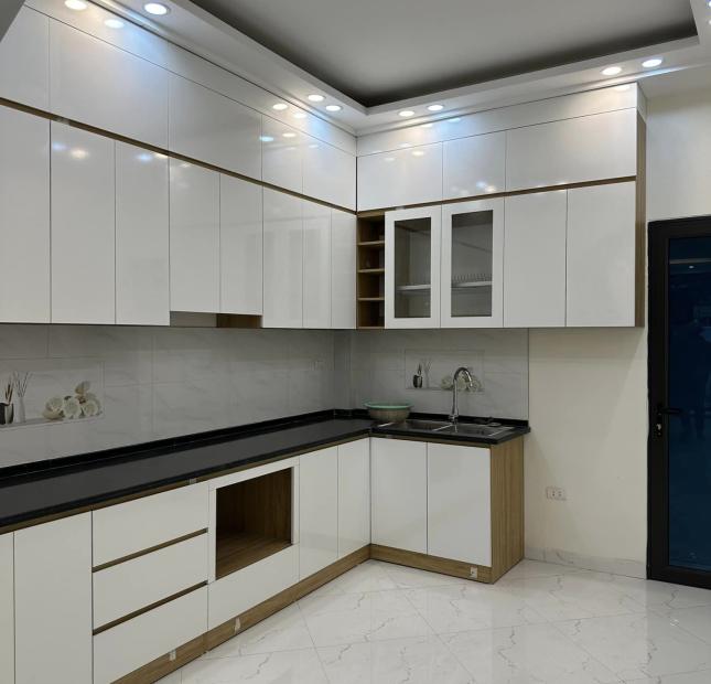 Bán nhà trung tâm Cầu Giấy, nhà mới xây, ngõ nông thông, 2 mặt thoáng