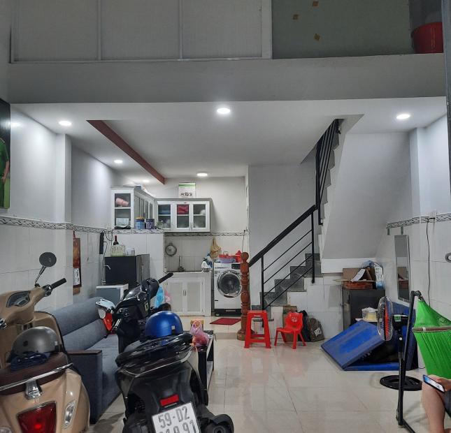 Cần bàn nhà gấp 34m2 2 phòng ngủ 2 toiolet giá 3t4 q.Tân Phú 