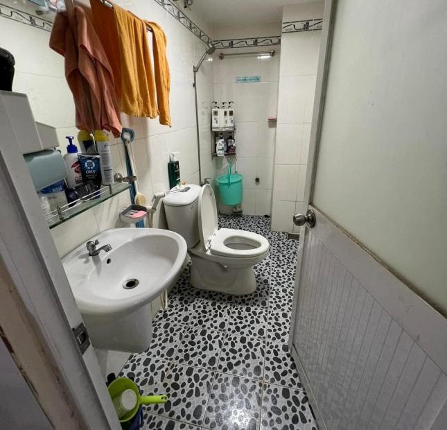 Bán Nhà Hẻm Nguyễn Tiểu La Quận 10. 4.5x12m. Hẻm xe hơi 4m. Gần Cầu Vượt Đường 3/2. Giá Chỉ 7 tỏi
