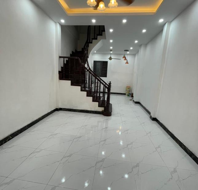 BÁN NHÀ 4 TẦNG 43M2 NỞ HẬU GẦN ÔTÔ, NGÕ PHÂN LÔ THÔNG GẦN PHỐ VƯƠNG THỪA VŨ, CHỈ HƠN 5 TỶ.