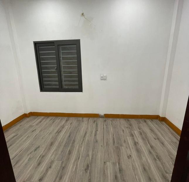BÁN NHÀ 4 TẦNG 43M2 NỞ HẬU GẦN ÔTÔ, NGÕ PHÂN LÔ THÔNG GẦN PHỐ VƯƠNG THỪA VŨ, CHỈ HƠN 5 TỶ.