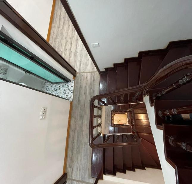BÁN NHÀ 4 TẦNG 43M2 NỞ HẬU GẦN ÔTÔ, NGÕ PHÂN LÔ THÔNG GẦN PHỐ VƯƠNG THỪA VŨ, CHỈ HƠN 5 TỶ.